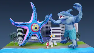 😱 Making STARRO battle KING SHARK in the beach - Kaiju Monster with Clay