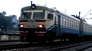 Электропоезда ЭР9М-511 и ЭР9м-550