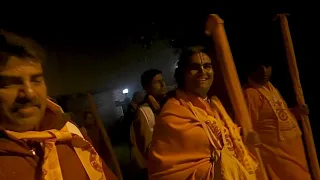 Clip of Tim meeting Guruji