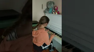 Наше домашнее "Прекрасное далёко" на фортепиано)