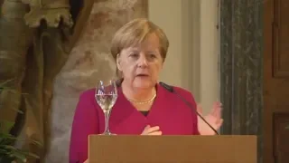 ANGELA MERKEL: Wie die Kanzlerin Donald Trump die Leviten liest