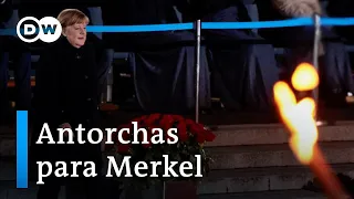 Un homenaje de despedida a Merkel