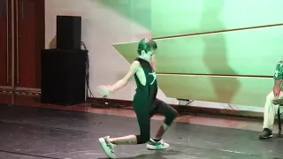 Vinicius Pieri dançando STREET na batalha do X DANCE 2020