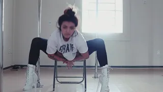 Chair Dance: Mama Saturn (Tanerélle) - Thayrinne Santos