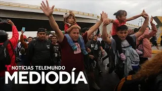 Miles de migrantes salen en caravana desde Tapachula | Noticias Telemundo