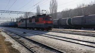 Электровоз ВЛ80С-1011 с грузовым поездом проследует ст. Трофимовский-1