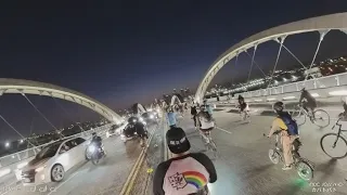 🛴500+ Riders ... Los Angeles Critical Mass Takes Over 6th Street Viaduct Friday Night!(2022)