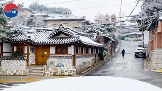 [4K]Seoul’s first snowfall of the season.Snowy Bukchon Hanok Village alley road walk. December 13