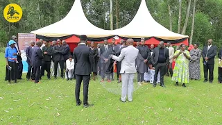 ROHO MTAKATIFU au MTAKAKITU Pharry K pissed as a pastor turns polical ina burial.