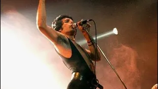 Queen - We Are The Champions Live Detroit 1977