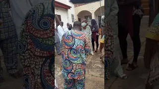 Alaafin Of Oyo entertaining his subjects with dancing steps