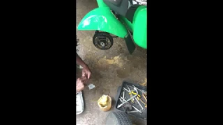 How to Replace front wheel bearings (Razor) Bajaj 4 Stroke RE 201