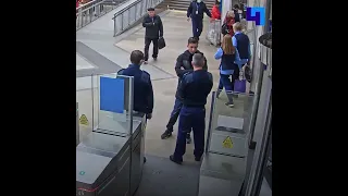 Десантник уложил пьяного дебошира с ножом в петербургском метро