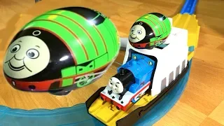 Rare Thomas and Friends Toy Trains Play Set Percy Thomas y sus Amigos