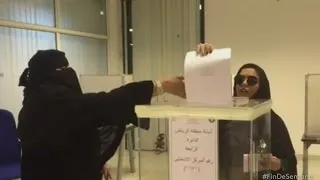 Por primera vez, mujeres votaron en Arabia Saudita