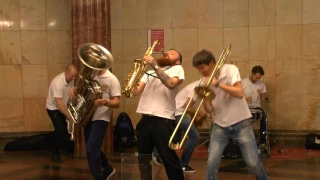 BBB.Музыка в метро Brevis Brass Band popurri Madcon beggin.Mahalageasca