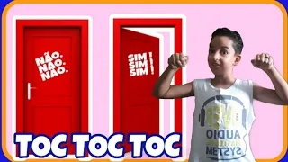 TOC TOC TOC - Alguém bate na porta - Clip Musical  Infantil Gospel - 3 Palavr