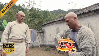 [Movie] Kung Fu Master rescued the little brother and taught him the martial arts Iron Sand Palm!