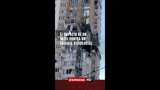 El impacto de un misil contra un edificio residencial