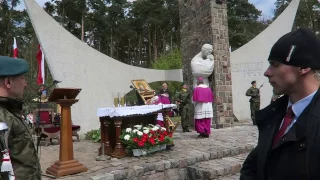 Prezydent Andrzej Duda ratuje obraz Matki Boskiej Królowej Pokoju