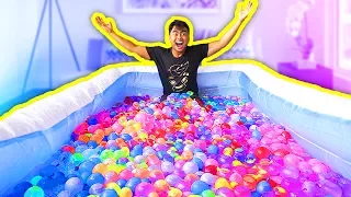 1000+ WATER BALLOONS IN A POOL!