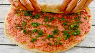 Ich nehme ein einfaches Fladenbrot und Hackfleisch und mache daraus ein leckeres Mittagessen