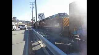 RR Tells Impatient Drivers Blowing Your Horn Does Not Teleport A Train Or Change The Light