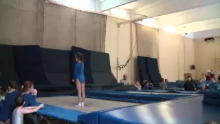 Прыжки на батуте Дария 8 лет 1 юношеский разряд первое упражнение