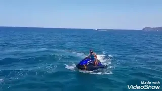 mais um Jet ski explode mistériosamente e lança homem e uma criança ao mar