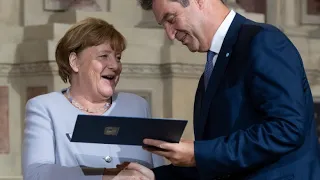Söder übergibt Merkel Bayrischen Verdienstorden: „Langweilig war es selten!“