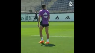 Golazo y control increíble de Lucas Vázquez en el entrenamiento del Real Madrid