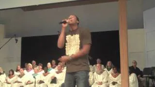 Lecrae peforms at Bethlehem Baptist Church (@Lecrae @Reachrecords)
