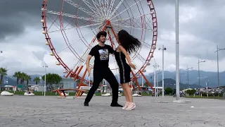 Лезгинка В Батуми 2021 Девушки Танцуют Приятно В Парке Али И Нино Чеченская Песня Ловзар Хит ALISHKA