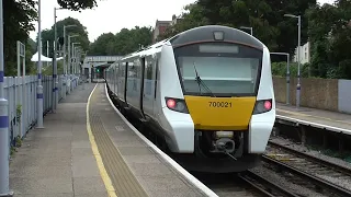 Trains at Charlton Station 13/09/2022