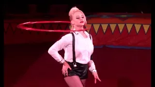 Circus. The gymnast with hoop. Цирк. Гимнастка с обручем.