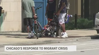 Migrant crowding at Chicago police stations awaiting spaces in city shelters