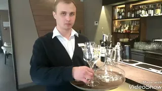 Подача вина в ресторане
