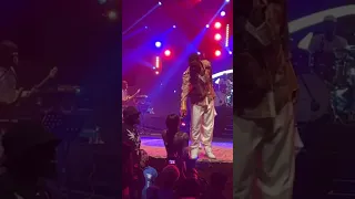 Dadju supris de l'attitude d'une fan (concert hôtel ivoire)