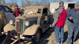 Farm Auction Action! Cool old Trucks and Collectibles! Chevy Ford GMC IHC & MORE! Carr Auction!
