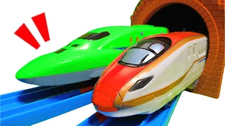 プラレール 色違いの新幹線が登場 ドクターイエローの色が鉄橋で変わるよ おもちゃ寸劇まとめ 子供向け
