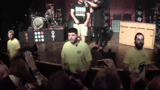 Tyler Joseph Meets Tyler Joseph (Oh and they perform Run and Go)