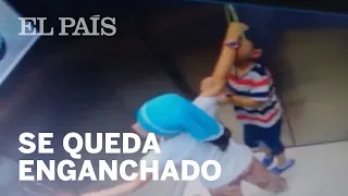 Un niño es salvado de morir ahogado tras quedarse enganchado por una cuerda en un ascensor