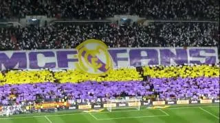 El Bernabeu canta el seu himne i desplega un preciós Mosaic ! alhora que la grada culer el xiula