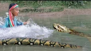 ANACONDA ATTACKS fishing boy in water | Ataque de anaconda | fun made movie #wild films part 18