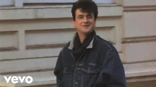 Les McKeown - She's A Lady (Official Video) (VOD)