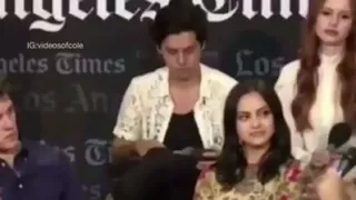 Cole Sprouse breaks his microphone and nobody notices 😂