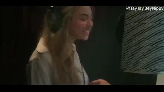 Beyoncé - Cameo in Coldplay's Biographical Documentary (Behind The Scenes)