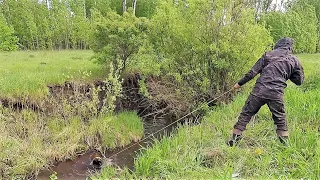 КАК ТАКОЕ НИКТО НЕ ЗАМЕТИЛ...ВЫТЯГИВАЕМ ИЗ ВОДЫ...КОП МЕТАЛЛОЛОМА...МЕТАЛЛ СВАЛИЛИ В ОВРАГ.