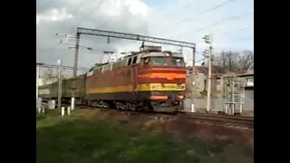 Электровоз ЧС4Т с поездом Москва-Владикавказ