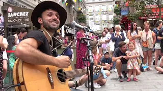 Volare - People singing - Acoustic street cover